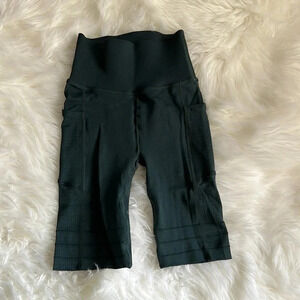 Sculptknit by fabletics shorts